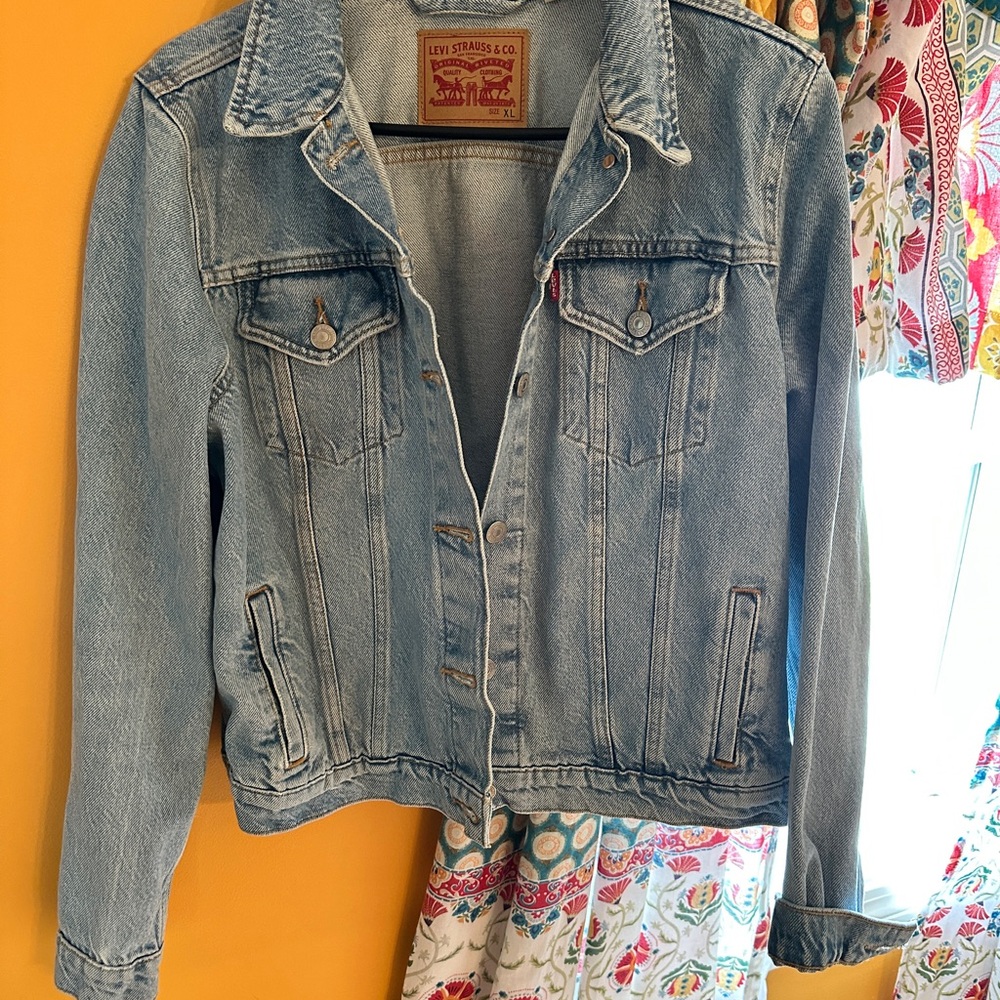 Levi's Women's Blue Denim Jacket like new